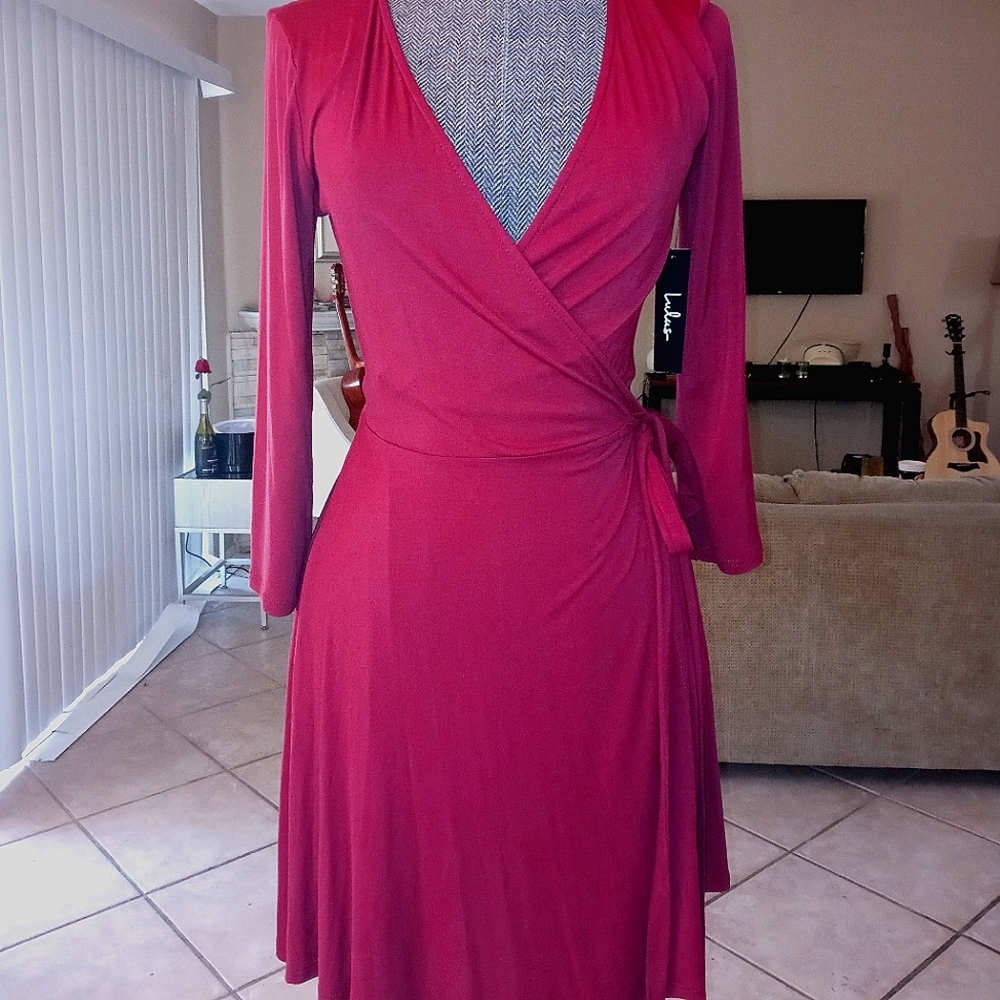 Lulu's maroon M wrap dress